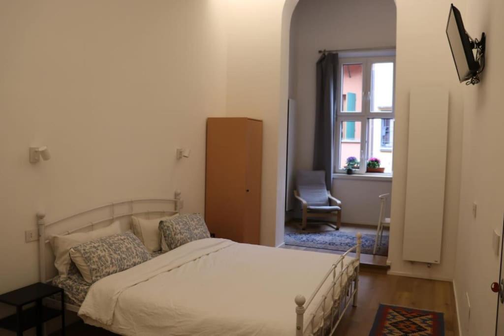 Little Apartment Over The Canal Bologna Exterior photo